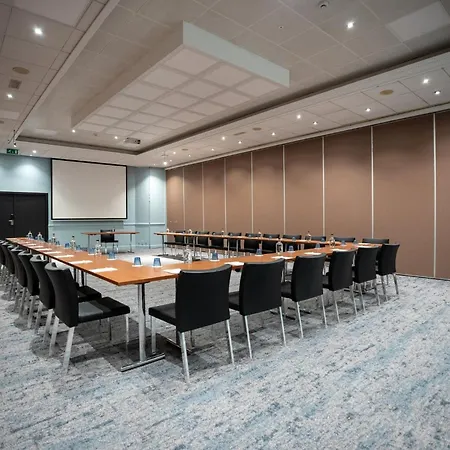 Crowne Plaza Hotel 4*